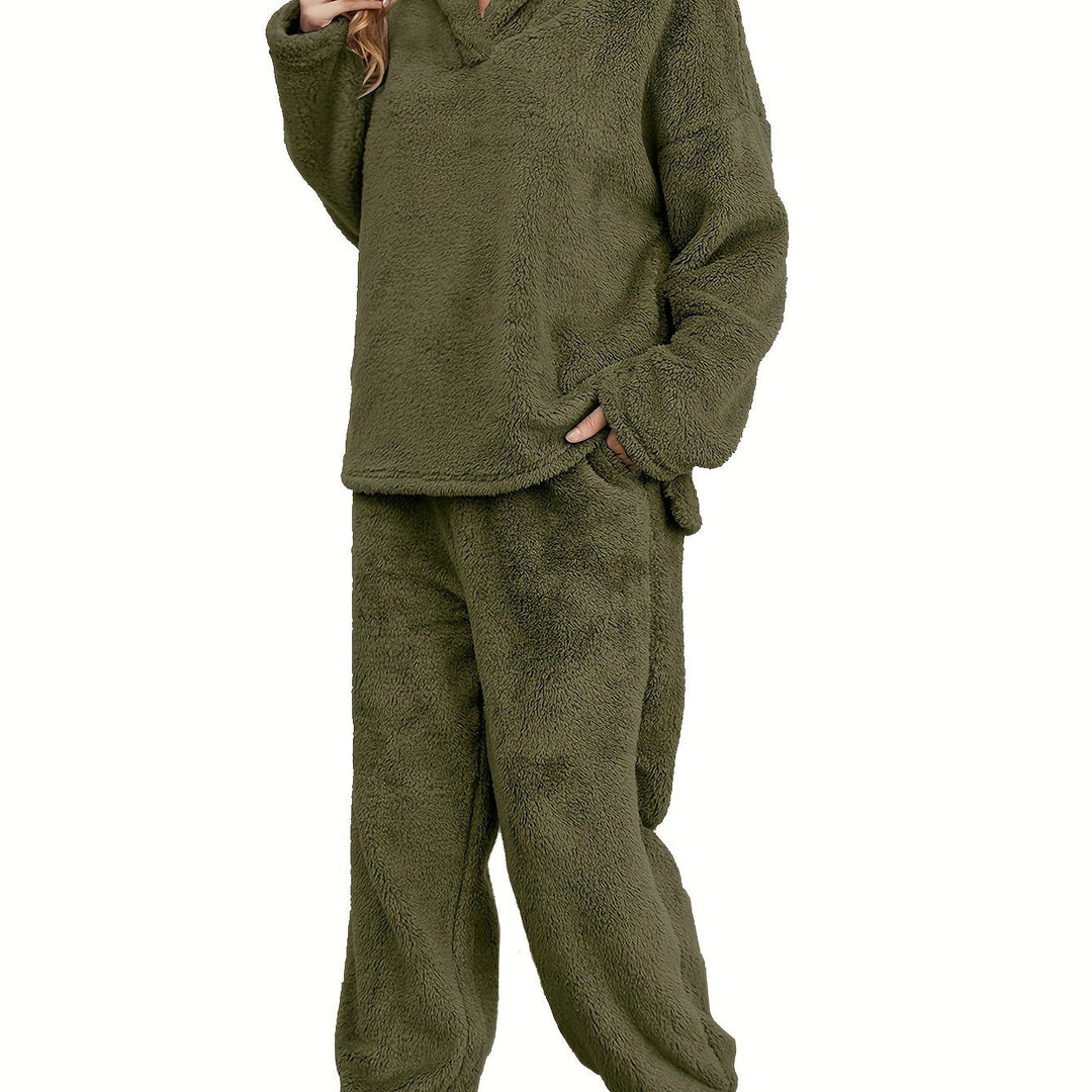 Comfortabele Fenna coral fleece hoodie voor dames. Zacht en warm, onderdeel van de complete loungewear set.