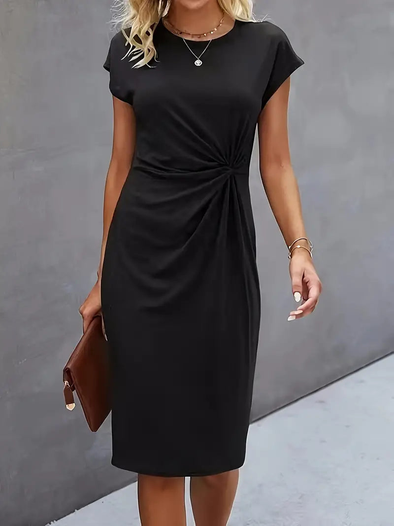 Zwart vormgevend damesjurkje, elegant en tijdloos. Perfect voor feestelijke of zakelijke gelegenheden.