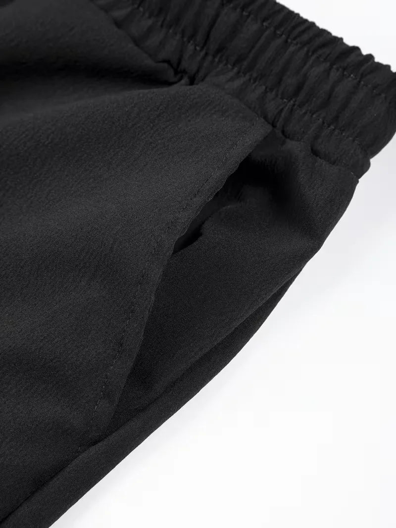 Witte plissé shorts, heren zomerkleding, met comfortabele elastische tailleband.