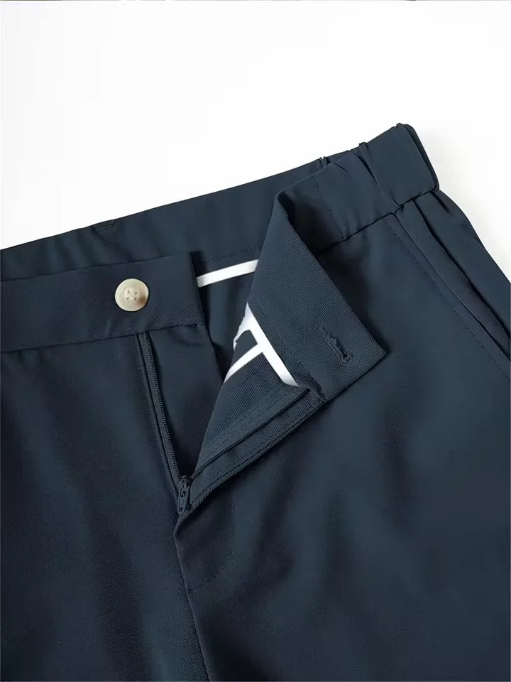 Elegante heren chino shorts in wit, met straight leg en zijzakken, perfect voor een frisse zomerlook.