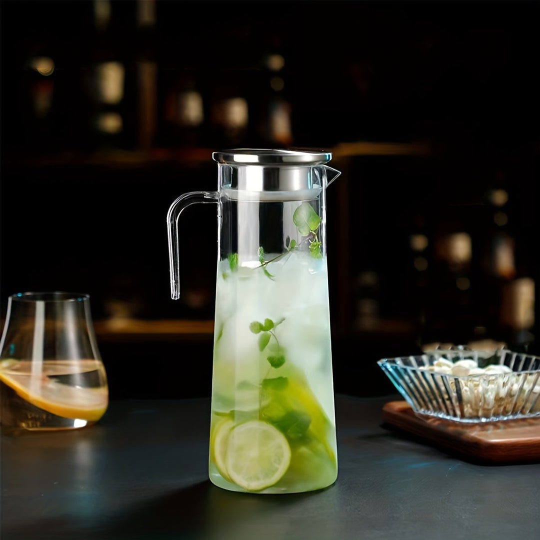 Grote acryl kan met deksel voor verfrissende bubble tea, ijsthee of limonade op een warme zomerdag.