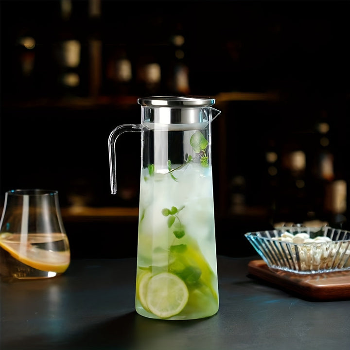 Grote acryl kan met deksel voor verfrissende bubble tea, ijsthee of limonade op een warme zomerdag.