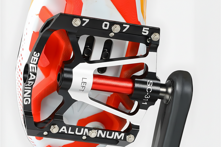 Duurzame mountainbike fietspedalen met antislip oppervlak voor optimale grip en veiligheid tijdens outdoor fietsen.