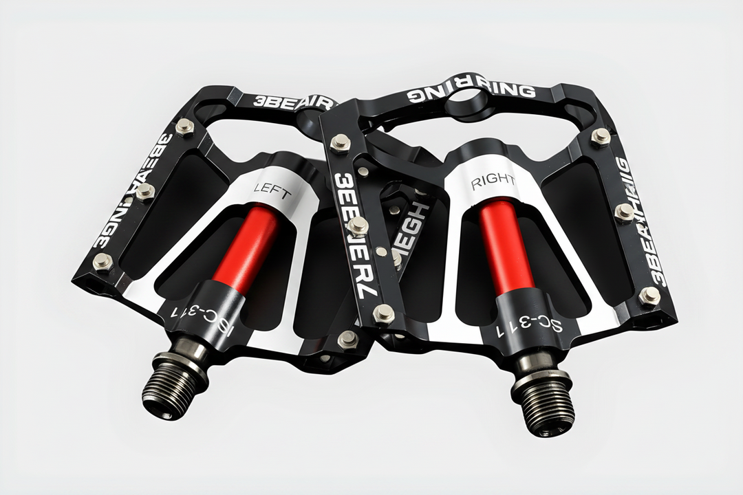 Lichtgewicht antislip fietspedalen, ideaal voor optimale grip op mountainbike en racefiets. Duurzame fietsaccessoires.