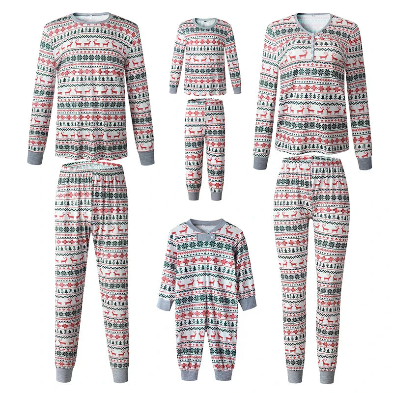 "Familie kerst pyjama's, comfortabel en stijlvol, zachte katoenen stoffen, rood met witte accenten, voor jong en oud."