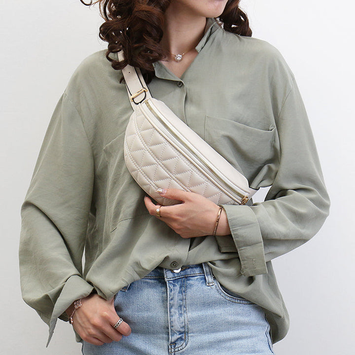 Trendy dames heuptasje met ruitjesprint. Veelzijdig te dragen als heup-, schouder- of crossbody tas.