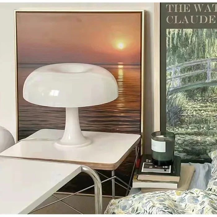Elegante paddenstoel LED tafellamp, ideaal als nachtlamp of decoratieve bureaulamp met modern design.