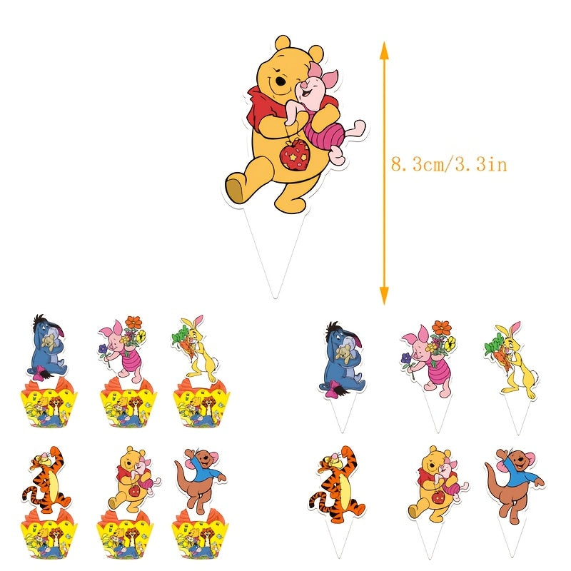 Detail van Winnie de Poeh cupcake toppers, bordjes en bekers uit de complete Disney feestpakket voor een kinderfeestje.