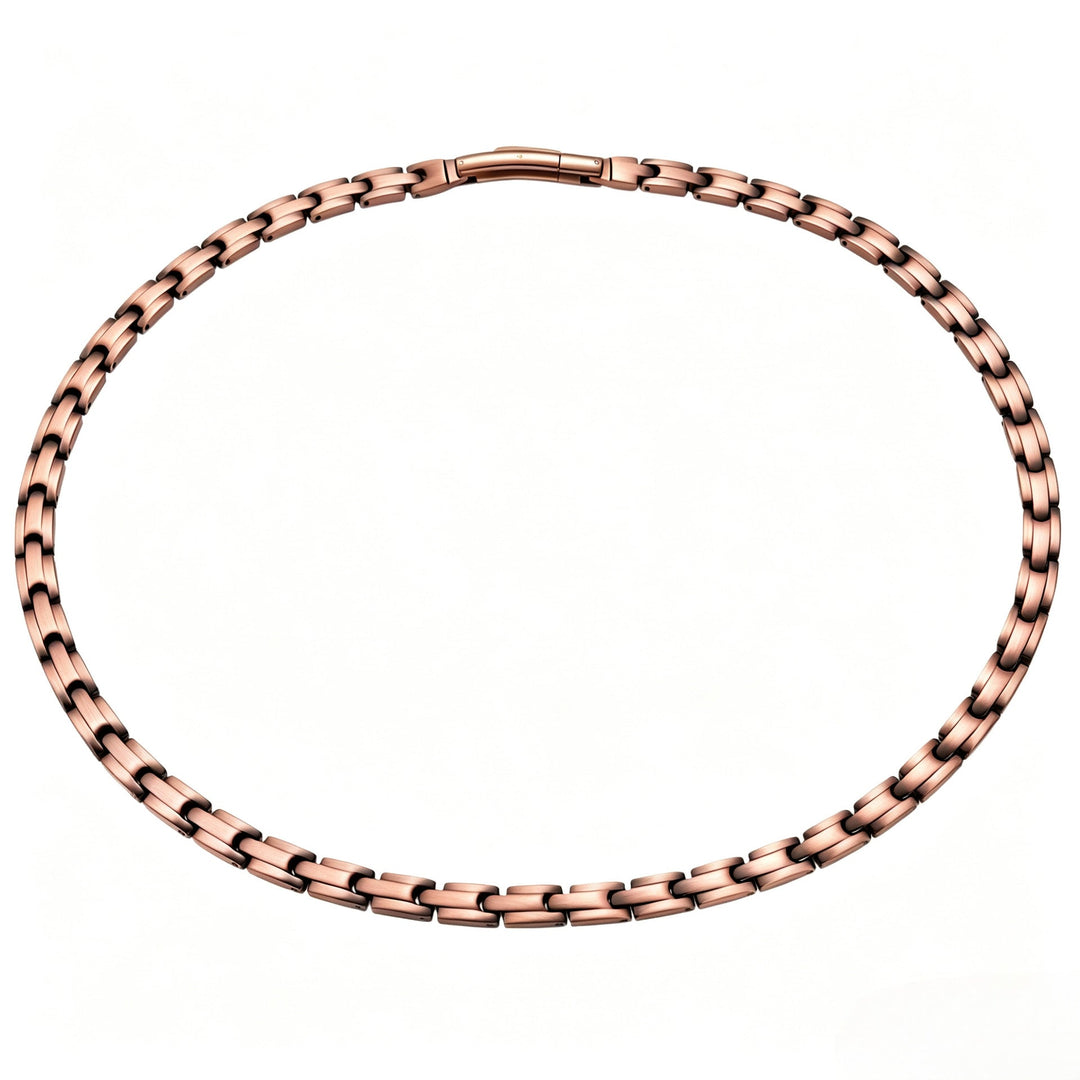 Opvallende gevlochten koperen ketting, statement sieraad, uniek vintage design voor een onderscheidende look.