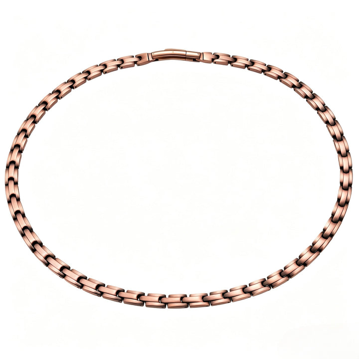 Opvallende gevlochten koperen ketting, statement sieraad, uniek vintage design voor een onderscheidende look.