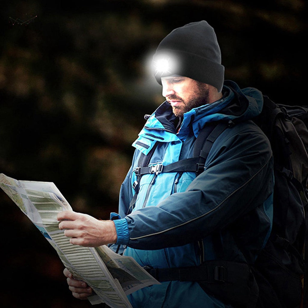Handsfree nachtverlichting: warme unisex beanie met heldere LED-lamp, essentieel voor avondwandelingen en buitenwerk.
