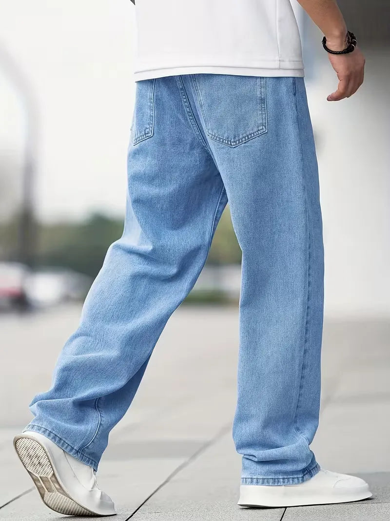 Veelzijdige lichtblauwe straight jeans voor heren, comfortabel en ideaal voor dagelijks casual gebruik. Mid-rise pasvorm.