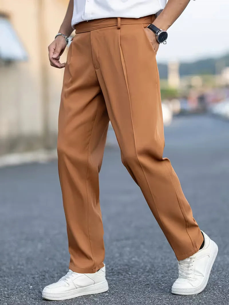 Lichtgewicht heren straight leg broek, cropped model, perfect voor zomerse smart casual.