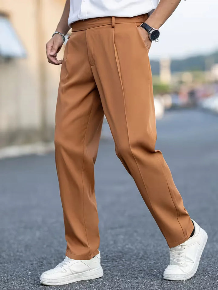 Lichtgewicht heren straight leg broek, cropped model, perfect voor zomerse smart casual.