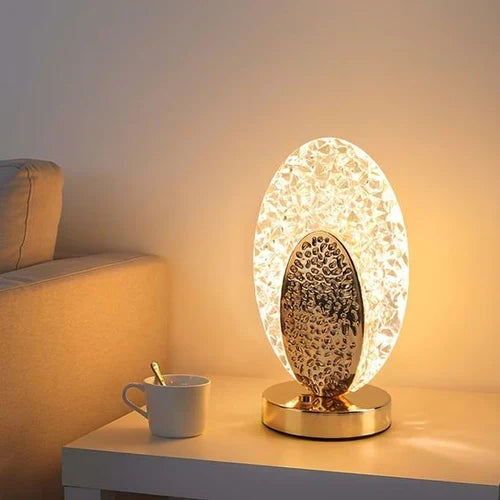 'PeacockLuxe' luxe tafellamp: draadloos, oplaadbaar LED licht met uniek pauwen design voor sfeer.