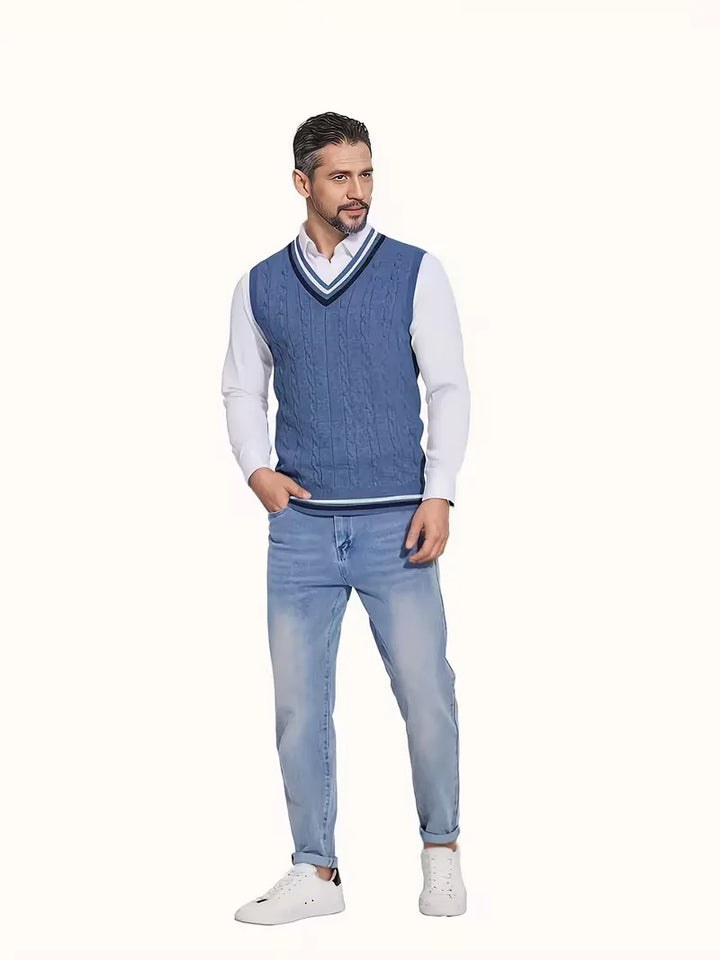 Comfortabel heren gebreid vest zonder mouwen, met klassieke V-hals en warm kabelpatroon.