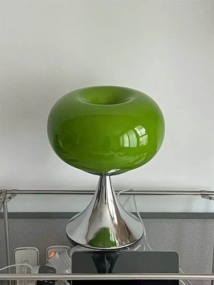 Design vintage appel tafellamp van glas. Groen, wit, Bauhaus. Sfeerverlichting woonkamer/slaapkamer.