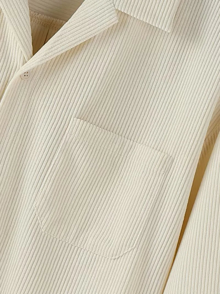 Ultiem comfort en stijl: oversized herenoverhemd met V-hals en lange mouwen, ideaal voor casual mode.