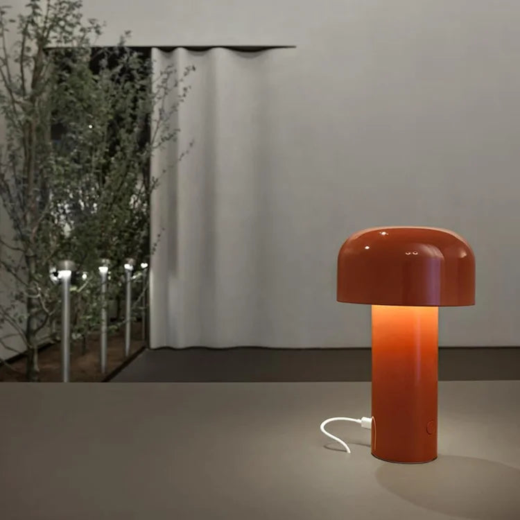 Luminor touch control LED lamp, dimbaar in drie kleuren, met een handig draadloos ontwerp.