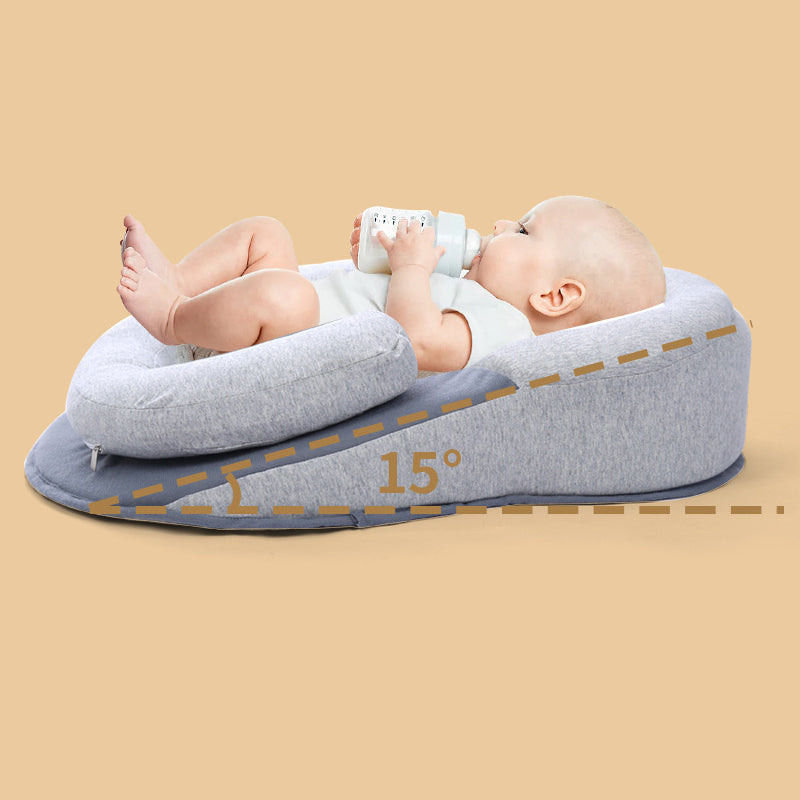 Veilige baby lounger met stabiele, ondersteunende vorm; essentieel voor comfort en bescherming van de baby tijdens het slapen.