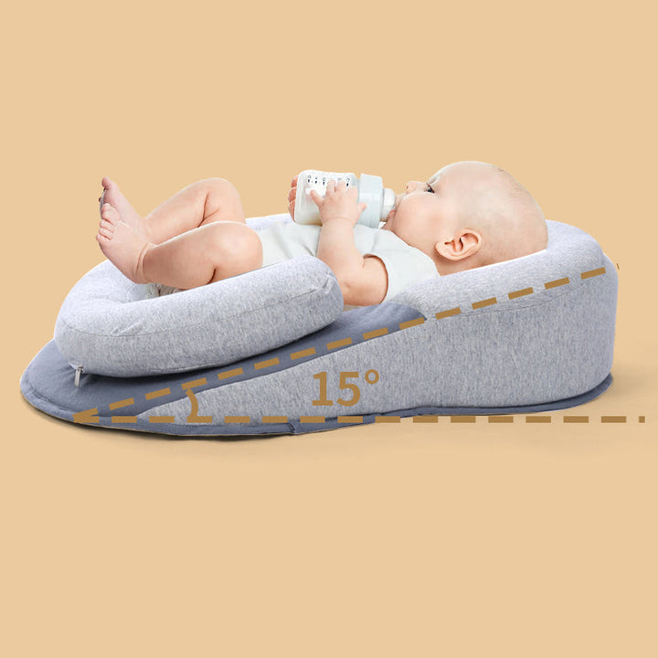 Veilige baby lounger met stabiele, ondersteunende vorm; essentieel voor comfort en bescherming van de baby tijdens het slapen.