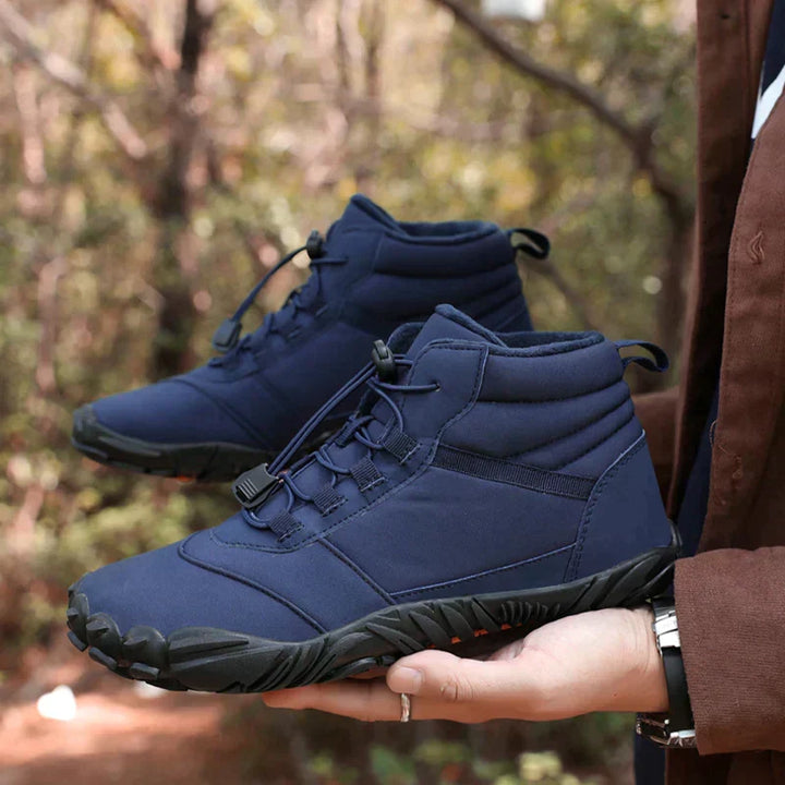 Stijlvolle blauwe heren winterschoen, robuust en warm, perfect voor winterse wandelingen.