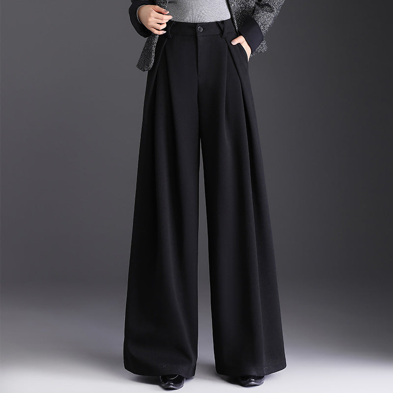 Veelzijdige dames chino broek met wijde pijpen en hoge taille, ideaal voor diverse outfits en gelegenheden.