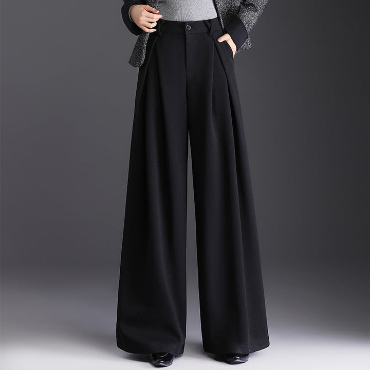 Veelzijdige dames chino broek met wijde pijpen en hoge taille, ideaal voor diverse outfits en gelegenheden.