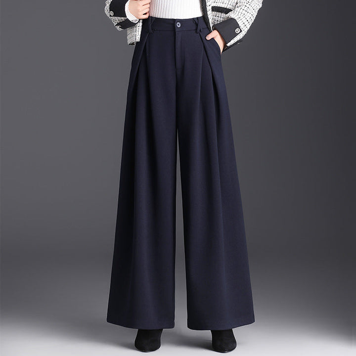 Stijlvolle dames chino broek met een flatterende hoge taille en trendy wijde pijpen, comfortabele pasvorm.