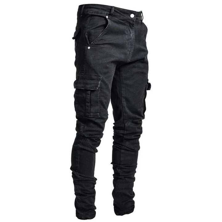 Zwarte heren cargo jeans met praktische zakken, ideaal voor casual lente- en herfstmode, comfortabel.