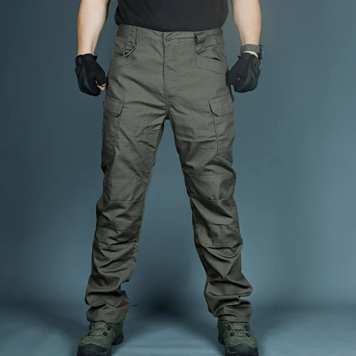 Robuuste waterdichte heren outdoorbroek David, ontworpen voor maximale bewegingsvrijheid bij avonturen.