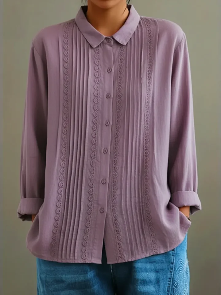 Chique damesblouse met knoopsluiting en lange mouwen, een veelzijdig kledingstuk voor formele en informele looks.