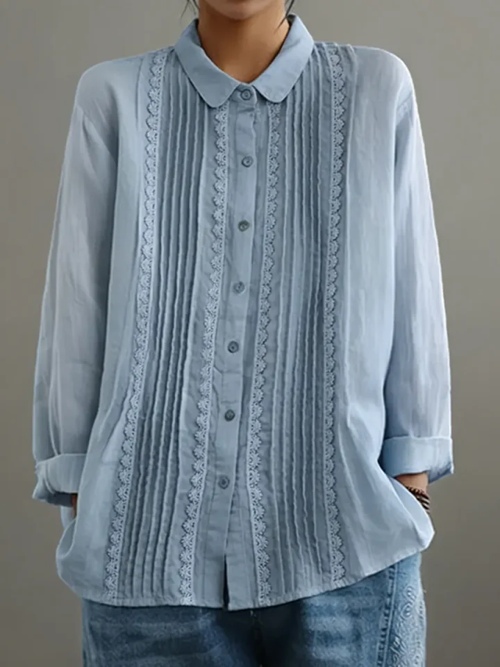 Elegante geplisseerde damesblouse met lange mouw en knoopsluiting, ideaal voor een stijlvolle kantooroutfit.