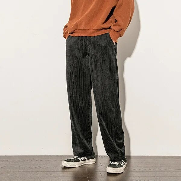 Comfortabele heren corduroy broek Finn met rechte pijpen en losse pasvorm, perfect voor dagelijks gebruik.