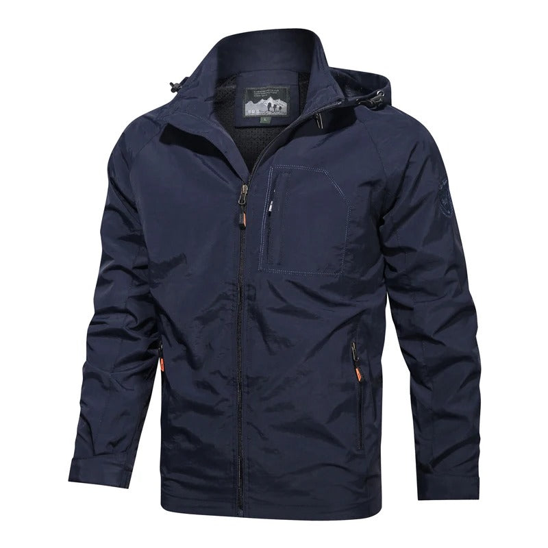 Klassieke heren trenchcoat Finn, een veelzijdige zomerjas en windbreaker voor stijlvol comfort.