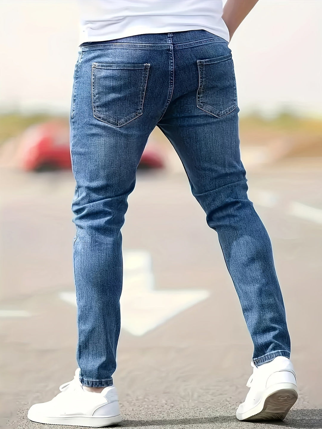 Comfortabele Finn blauwe jeans met normale pasvorm. Ideaal voor dagelijks comfort en casual herenmode. Essentiële spijkerbroek.