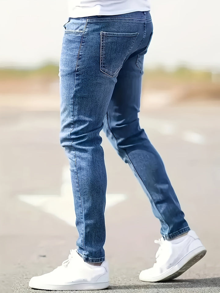 Finn herenjeans: duurzame blauwe regular fit. Biedt dagelijks comfort met een klassieke pasvorm. Casual herenmode, tijdloos.