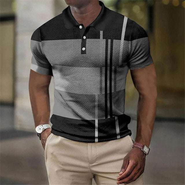 Detail van de klassieke kraag van herenpoloshirt Finn. Hoogwaardig comfortabel materiaal voor stijlvolle look.
