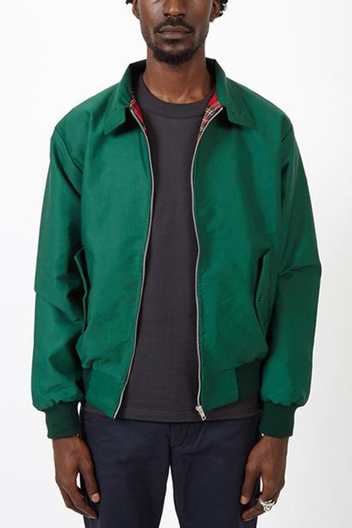 Rugzijde van een stoer heren Harrington vest met comfortabele pasvorm en stijlvolle look.