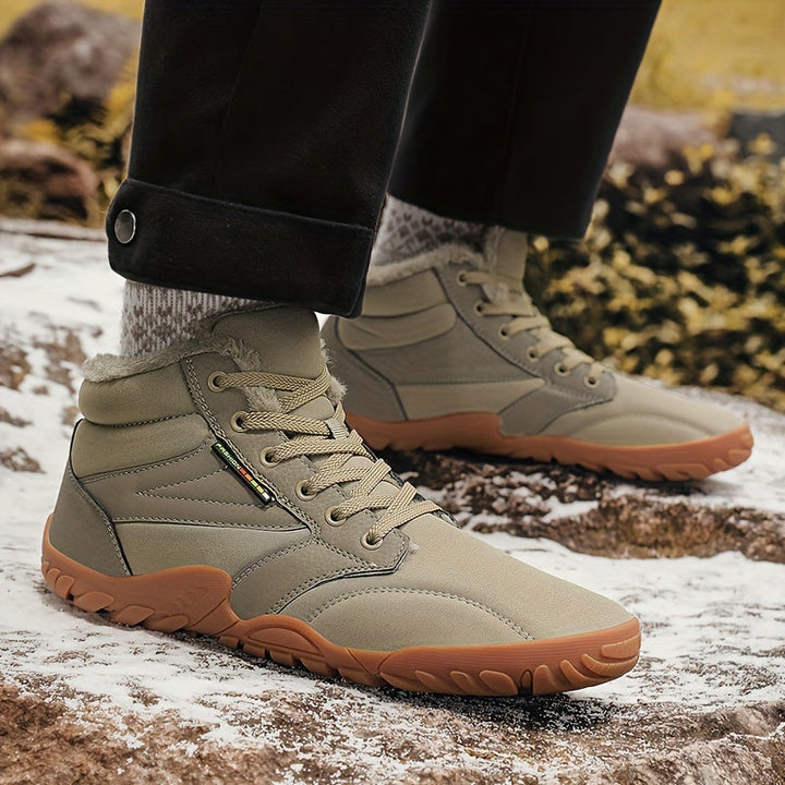 Heren Finn gevoerde enkellaarzen, robuuste winterlaarzen die optimale warmte en stijlvol comfort bieden bij kou.