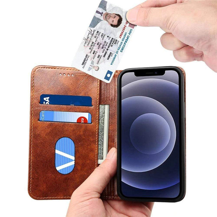 Rood echt leren iPhone 12 Pro hoesje met flip cover, portemonnee en magnetische sluiting voor bescherming.