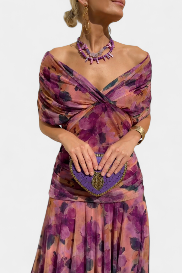 Chique dames midi-jurk met V-hals en flatterende overslag. Voor een elegante of feestelijke look.
