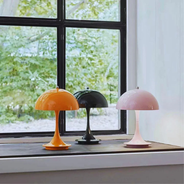 Dimbare draadloze bloemknop tafellamp BloomGlow. Sfeervolle LED verlichting voor elk modern interieur.