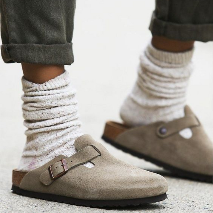 Lichte zomersandalen die comfort en stijl combineren. Perfect voor dames en heren op warme dagen.