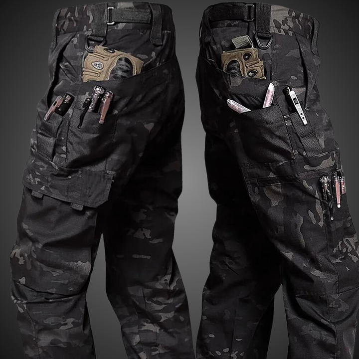 Heren tactische werkbroek in donkere kleur, waterdicht en duurzaam, ideaal voor outdoor en werk.