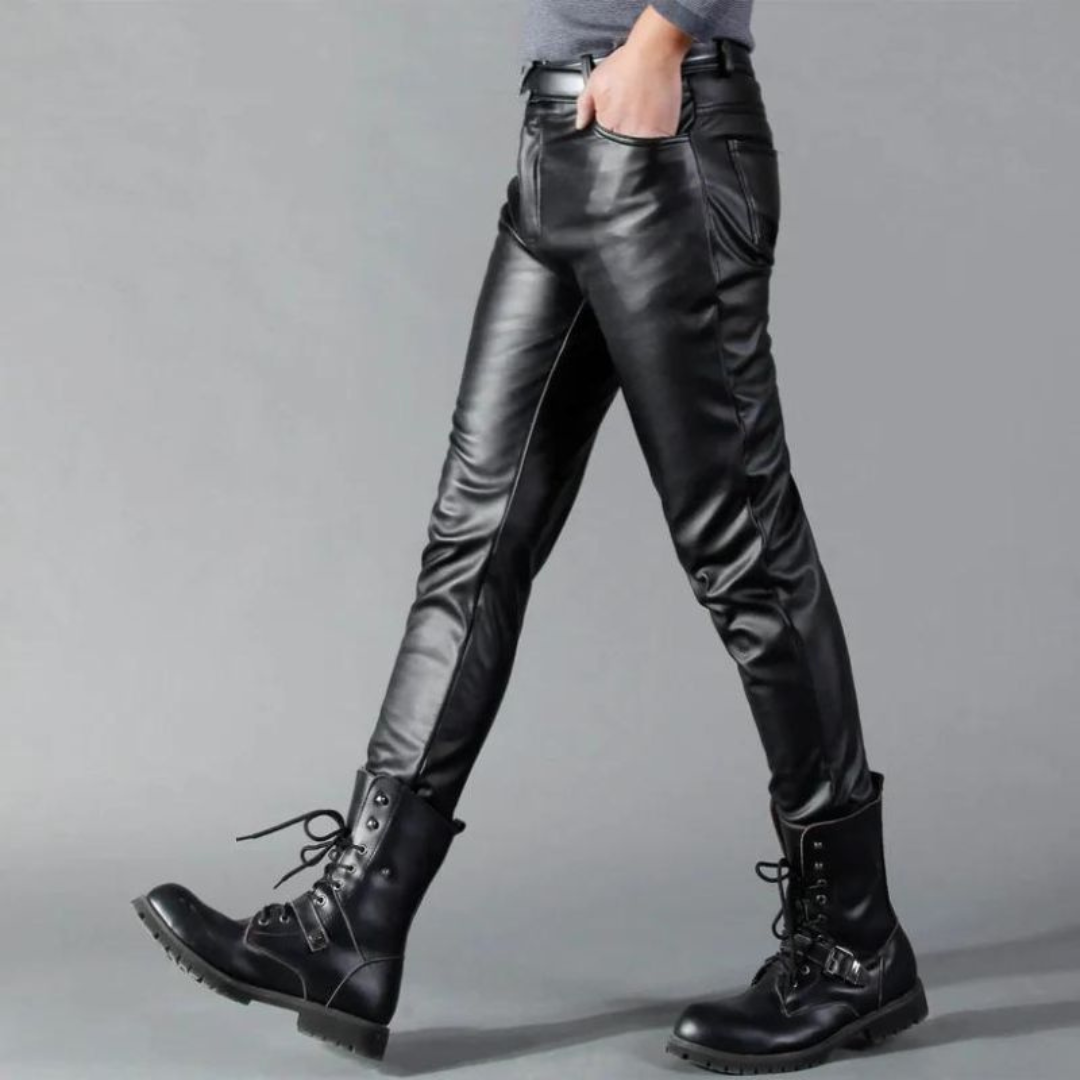Stijlvolle zwarte stretch leren herenbroek, perfecte pasvorm en comfortabel, een must-have voor herenmode.