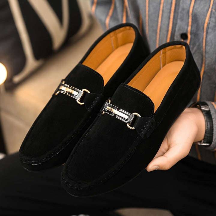 Blauwe en zwarte heren loafers. Elegante slip-on mocassins voor comfort en een stijlvolle casual look.