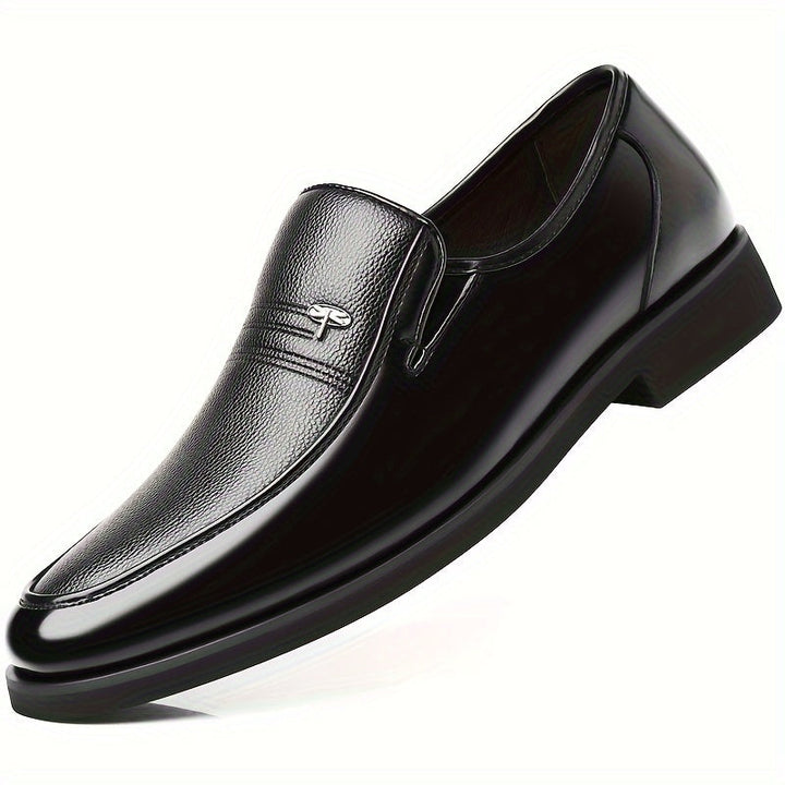 Achteraanzicht van Mason heren loafers met flexibele, lichtgewicht zool. Comfortabele instappers.