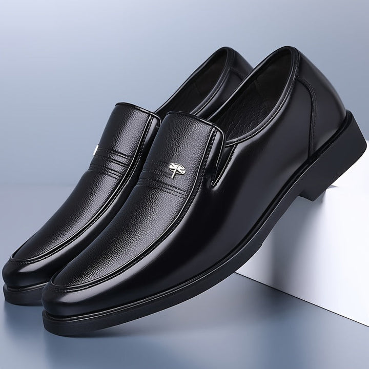 Bruine Mason loafers met gestikte details. Nette herenschoenen, perfect voor zomer of smart casual.