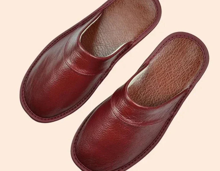 Zachte, comfortabele heren instappers, ideaal als pantoffels of casual huis schoenen voor dagelijks gebruik.